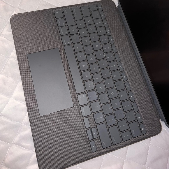 Logitech Combo Touch iPad Pro 12.9-inch - Picture 5 of 9